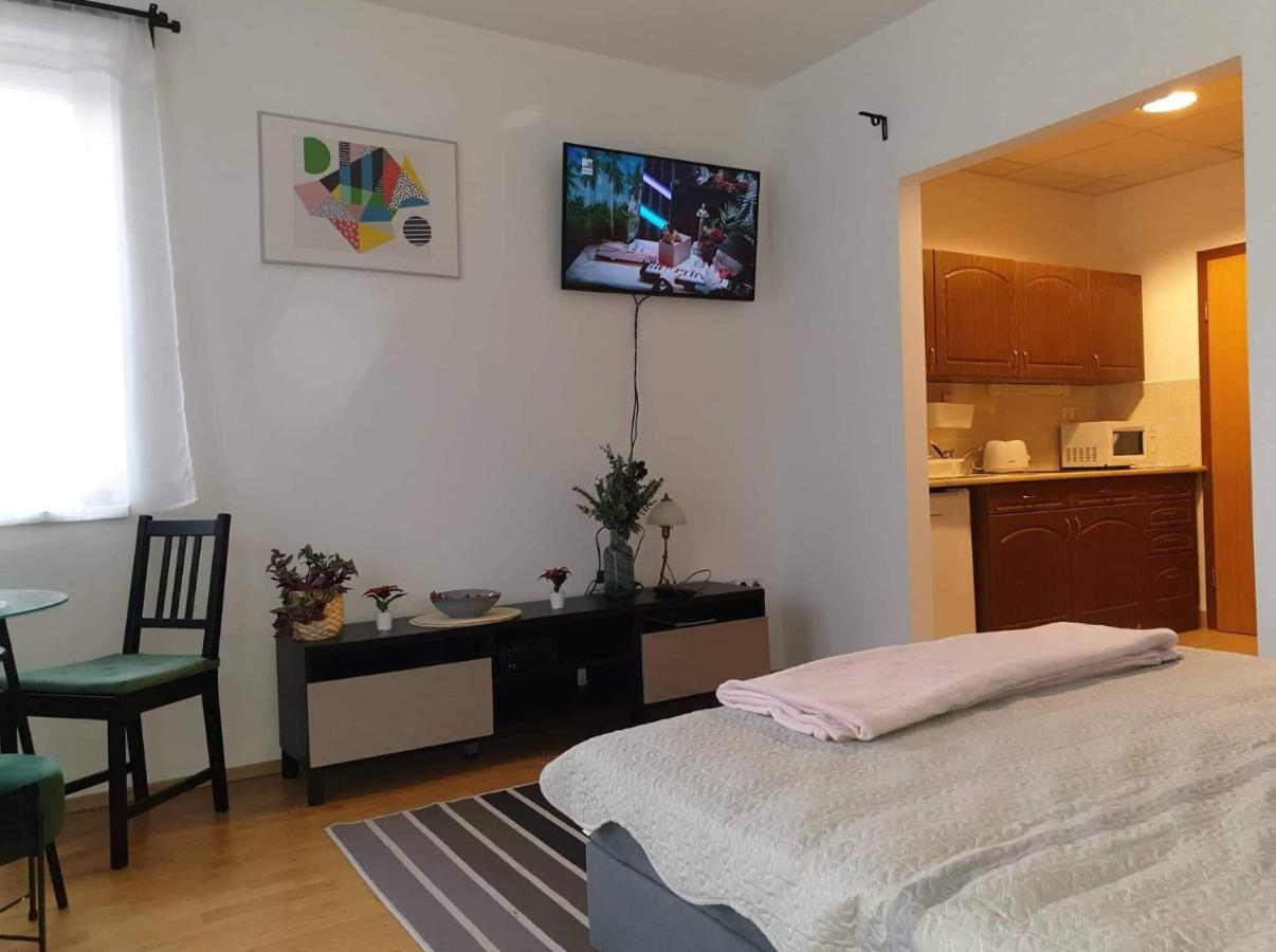 Relax Apartman Veresegyhaz Apartment Bagian luar foto